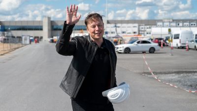 Elképesztő magasságokban Elon Musk vagyona