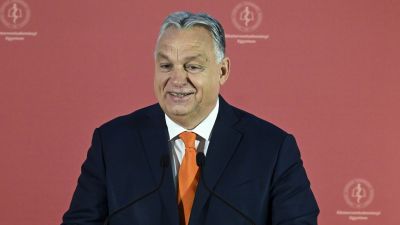 Orbán Viktor Erdoganhoz utazik