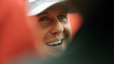 Retteg Schumacher felesége, friss fotók és videók százai kerülhetnek elő a legendáról