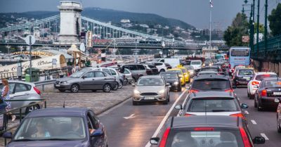 Több budapesti útszakaszon is csökken a sebességhatár, erre figyeljen szerdától