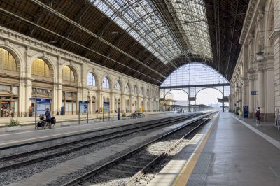 Megakadályozná a főváros, hogy Lázár János 99 évre magánkézbe adja a pályaudvarokat