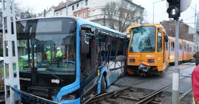 Megdöbbentő videón a zuglói baleset, melyben egy busz és egy villamos ütközött