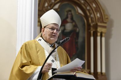 A szent hely tovább építi a hitünket – Erdő Péter bíboros felszentelte Tokodaltáró templomát