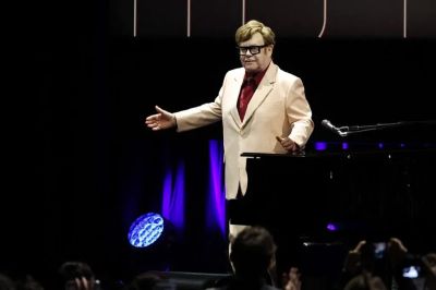 Elton John végleg búcsút vesz mindenkitől