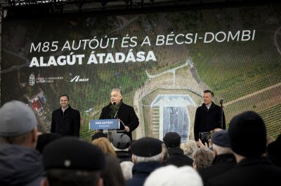 Orbán Viktor: Közvetlen kapcsolat jött létre az osztrák határ és a teljes magyar autópálya-rendszer között  + videó