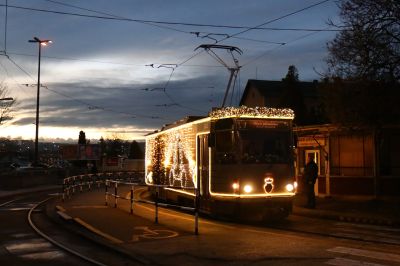 Balesetezett az adventi fényvillamos