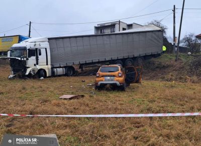 Kamion és autó ütközött, egy személy életét vesztette