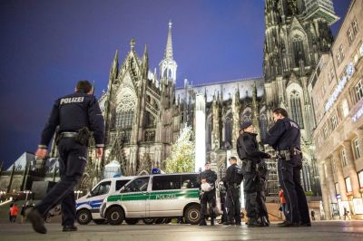 Köln: ingyenes taxiutalvány nőknek, migráns erőszak ellen!