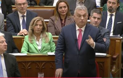 Orbán a parlamentben megdicsért egy szocialistát, a Momentumon gúnyolódott