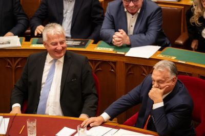 Orbán Aratónak: Azt kívánom, hogy annyi kastélya legyen, mint nekem van