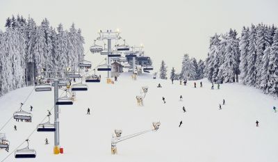 Tizentkét személyt találtak holtan egy georgiai síközpontban