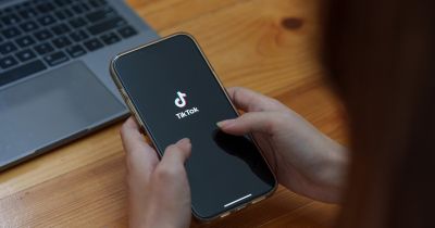 Újabb lépés a TikTok betiltása felé: a telefongyártókhoz fordultak a törvényhozók