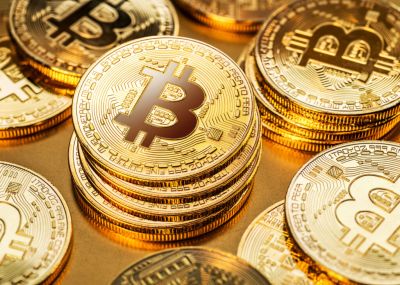 Újabb történelmi csúcson a bitcoin: Tartalékeszköz lehet belőle az USA-ban?