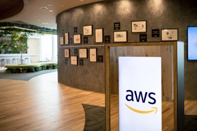 Generatív mesterséges intelligenciával erősít az AWS