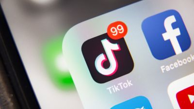 Nagyon nagy bajban lehet a TikTok: súlyos bírság fenyegetheti a gigacéget