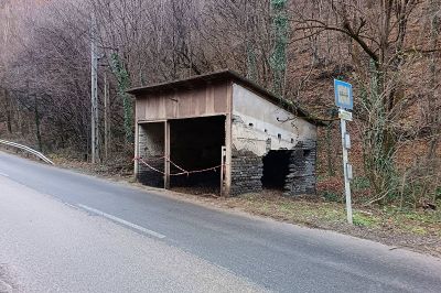 A miskolci és BAZ megyei valóság ezen a buszmegállón is látható