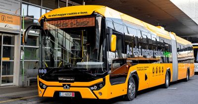 Bemutatták az első magyar elektromos csuklós buszt – fotók