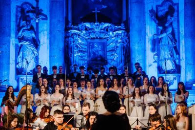 Jótékonysági koncert a marosvásárhelyi Vártemplomban - Az árván maradt Fegyverneki testvérpárnak gyűjtenek 