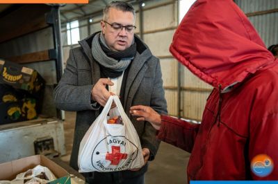 Karácsonyi csomagokat adtak át 