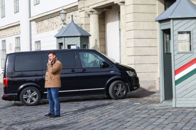 Módosították a KRESZ-t, már nem csak a rendőrök, a tűzoltók és a mentők közlekedhetnek a buszsávban