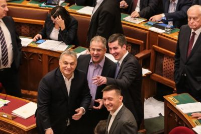 Orbán csak 2026-ra ígért béremelést a szociális dolgozóknak