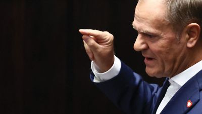 A Tusk-kormány minisztere a magyarokat oktatja ki demokráciából, miközben romokban a lengyel jogállam