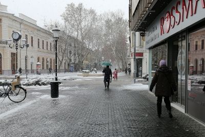 Bekeményít a tél: viharos széllel csapadék érkezik és visszaesik a hőmérséklet