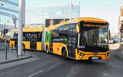  Bemutatkozott az első magyar elektromos csuklós busz  