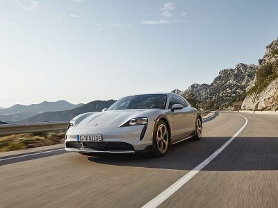 Hogyan birkózik meg a Porsche az elektromobilitással?