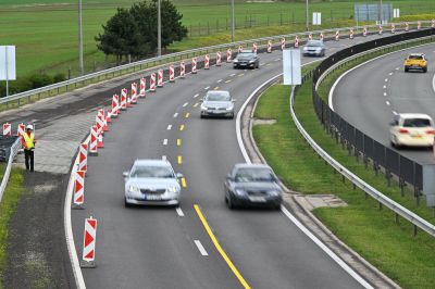 Idén jelentős felújítások történtek a gyorsforgalmi utakon: 5,1 millió négyzetméter új burkolat készült el