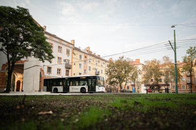 Nem oldotta meg a Mars tér problémáit a két kis park felújítása