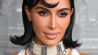 Törött lábfejjel sem mond le a magassarkúról Kim Kardashian