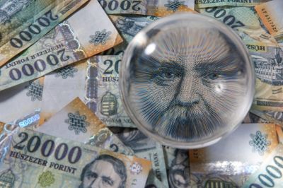 Történelmi mélypontra zuhant a forint a fonttal szemben