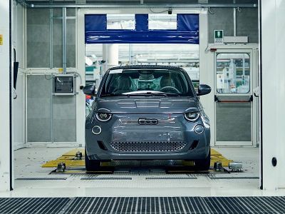 A nehézségek ellenére érkezik az új generációs Fiat 500