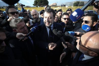 Büszke vagyok arra, hogy feltartóztattam a tömeges migrációt – mondta Matteo Salvini az ítélethozatali tárgyalása előtt