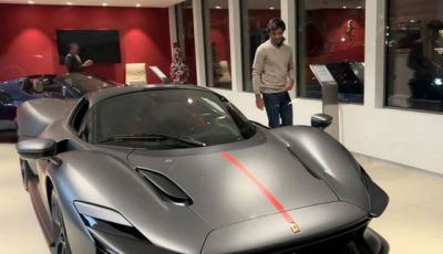  Carlos Sainz Jr. annyiban nem búcsúzott a Ferraritól, hogy vett egy Daytona SP3-at  