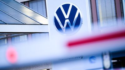 Handelsblatt: megvan a megállapodás a Volkswagennél, két gyár sorsa bizonytalan