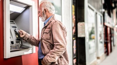 Már számlát befizetni és adományozni is lehet az ATM-eknél