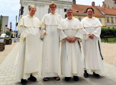 Még a németországi noviciátus költöztetésében is segített a magyar domonkos testvér