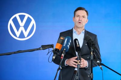 Mégsem zár be gyárakat a Volkswagen, de elküld 35 ezer embert