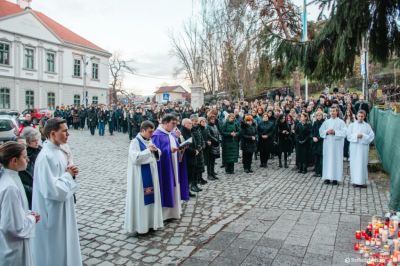 Székelyudvarhelyen megemlékeztek az egy éve bekövetkezett épületomlás áldozatairól