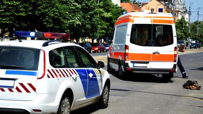 Szörnyű baleset Szegeden: villamosperonra hajtott egy személyautó