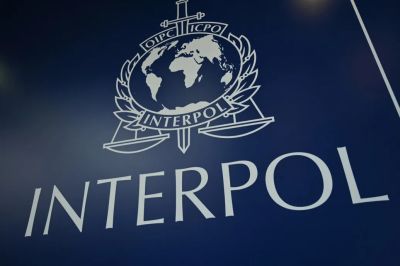 Az Interpol vörös listájára tennék a lengyelek a Magyarországon menedékjogot kapott politikust