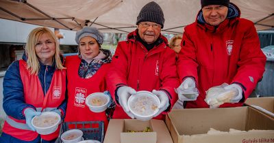 Ételt és reményt osztott a Karitász Rákosmentén