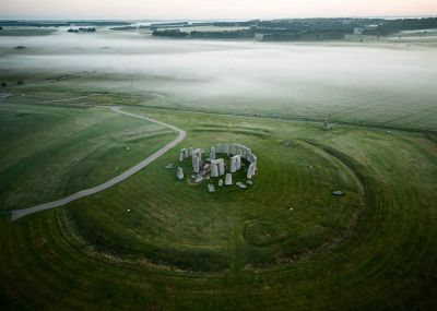 Ezrek ünnepelték Stonehenge ősi köveinél a téli napfordulót