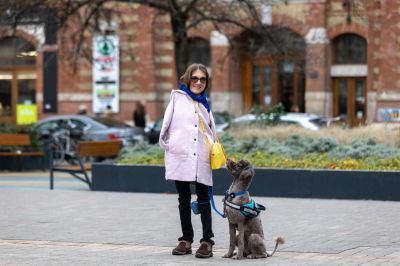 Végtaghiánnyal született, mára mérnök, aktivista, kutyagazdi és sofőr is – Ivicsics Borbála története