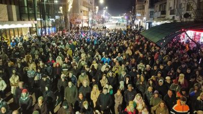 A ProGlas tribünje Gornji Milanovacon: „A rezsimnek megtört a gerince a diákokon, akik egyenes derékkal akarnak élni”