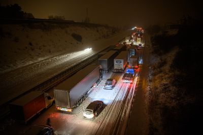 A télies útviszonyok miatt fokozott óvatosságra int a közútkezelő