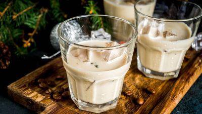 Baileys, a krémlikőrök királynője: megpróbáltuk elkészíteni otthon, és elsőre tökéletes lett!