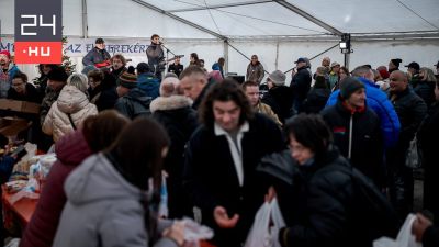 Így osztottak ételt és adomány a rászorulóknak Iványi Gáborék Budapest szívében – galéria